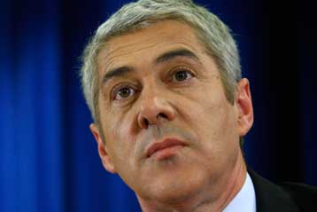 Περικοπές μισθών και αυστηρότερα φορολογικά μέτρα υιοθετεί η Πορτογαλία