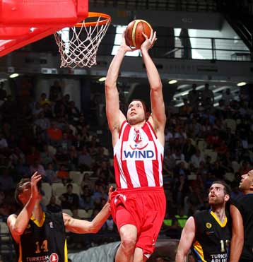 Ο Ολυμπιακός έκανε άνετα το 1-0 απέναντι στο Μαρούσι