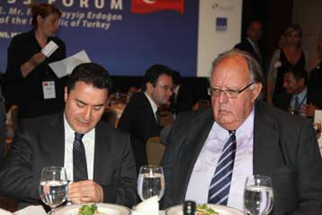 Υπέρ της μείωσης εξοπλισμών Ελλάδας-Τουρκίας εκφράσθηκε ο Θ.Πάγκαλος