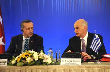 Τη βούληση για ουσιαστική βελτίωση των διμερών υπογράμμισαν Παπανδρέου-Ερντογάν