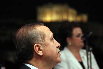 Συγκεντρώσεις διαμαρτυρίας στην πλ.Κλαυθμώνος κατά της επίσκεψης Ερντογάν