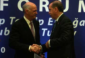 Λιγότερη γραφειοκρατία για τις τουρκικές επενδύσεις υπόσχεται ο πρωθυπουργός