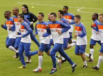 «Κόπηκαν» τρεις παίκτες από την προεπιλογή της Ολλανδίας