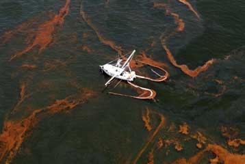 «Ξεκαθαρίστε τις προθέσεις σας» για την πετρελαιοκηλίδα ζητά από τη BP η Ουάσινγκτον