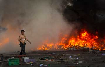 Έτοιμοι να διαπραγματευτούν οι Ταϊλανδοί διαδηλωτές μετά τους 25 νεκρούς