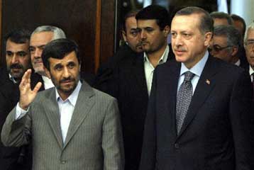 Στο Ιράν ο Ταγίπ Ερντογάν για ύστατη μεσολάβηση πριν τις κυρώσεις