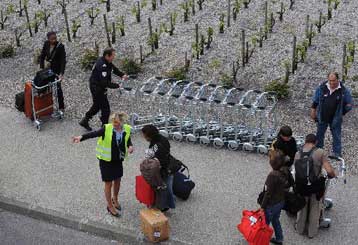 Ανοίγουν σταδιακά τα αεροδρόμια στη Βρετανία