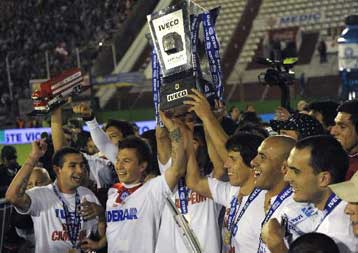 Η Αρχεντίνος Τζούνιορς κατέκτησε το πρωτάθλημα κλαουσούρα