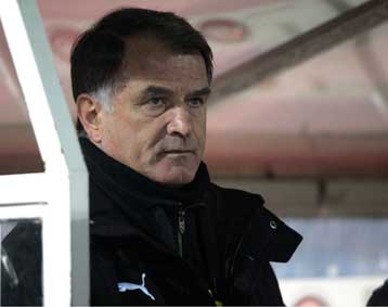 Παραμένει στο τιμόνι της ΑΕΚ ο Ντούσαν Μπάγεβιτς