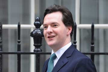 «Μαχαίρι» 6 δισεκατομμυρίων λιρών στις δαπάνες ανακοίνωσε η Βρετανία