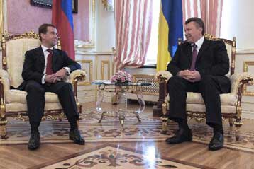 Σε φάση αναθέρμανσης των σχέσεων τους Ρωσία και Ουκρανία με την επίσκεψη Μεντβέντεφ