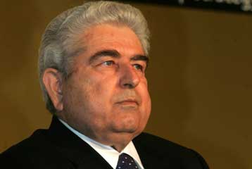 Πρόσκληση σε δείπνο απηύθυνε ο Ντ.Έρογλου στον Δ.Χριστόφια