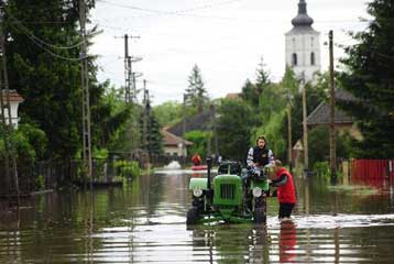 Νεκροί και καταστροφές από πλημμύρες στην ανατολική Ευρώπη