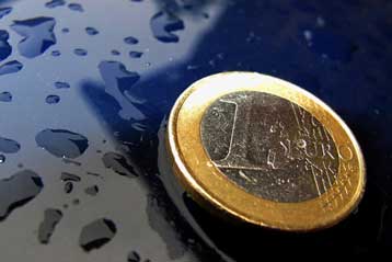 H «κρίση» του ευρώ γίνεται πίεση για αναμόρφωση της Ευρωζώνης