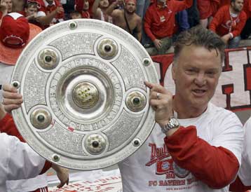 Μένει ο Φαν Γκάαλ στη Μπάγερν αν έρθει το τρεμπλ, οριστικά χωρίς Ριμπερί στον τελικό