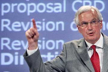 Η Κομισιόν διερευνά αν αναπτύχθηκαν ύποπτα κερδοσκοπικά παιχνίδια εις βάρος της Ελλάδας