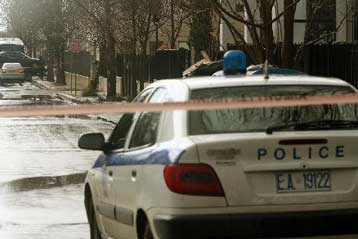 Η σορός μιας γυναίκας βρέθηκε πίσω από κάδο απορριμμάτων στα Πετράλωνα