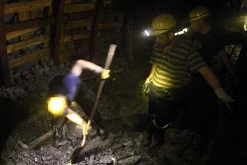 Χωρίς αποτέλεσμα οι έρευνες για τους παγιδευμένους ανθρακωρύχους στη Τουρκία