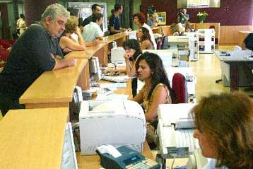 Με τη νέα κλίμακα από την 1η Μαΐου η παρακράτηση φόρου σε μισθωτούς και συνταξιούχους