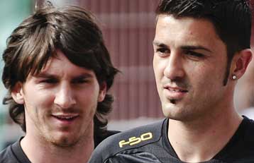 Κλείνει Βίγια και θέλει και Φάμπρεγκας η Μπαρτσελόνα