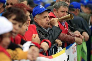 Μαζικές διαδηλώσεις κατά των σκληρών μέτρων λιτότητας στη Ρουμανία