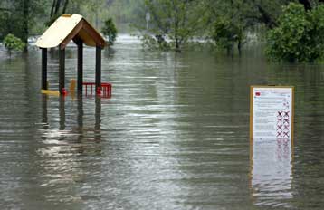 Στους έξι οι νεκροί από τις πλημμύρες στην Πολωνία