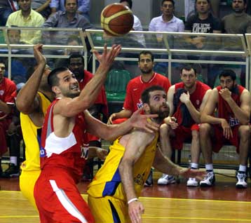 Ο Ολυμπιακός έκανε το 2-0 επί του Αμαρουσίου με την ψυχή στο στόμα