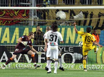 Ο Αρης νίκησε τον ΠΑΟΚ 3-2, αλλά απέφυγε την τελευταία θέση μέσω… ΟΑΚΑ