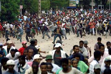 Πυρά κατά διαδηλωτών και στασιαστών αστυνομικών από δυνάμεις ασφαλείας στη Μαδαγασκάρη