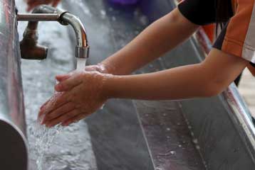 Το πλύσιμο των χεριών «καθαρίζει ενοχές και αμφιβολίες»