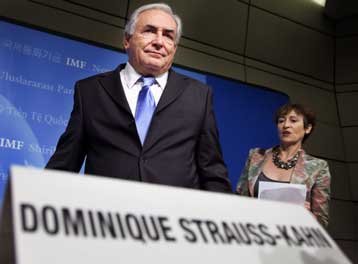 Δεν ζητάμε περικοπή του 13ου και 14ου μισθού στον ιδιωτικό τομέα, λέει το ΔΝΤ