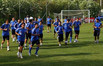 Νίκη στην πρεμιέρα θέλουν οι διεθνείς για το Μουντιάλ 2010