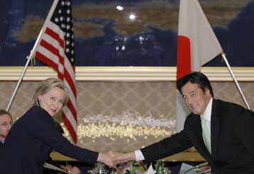 «Προκλητικές ενέργειες έχουν συνέπειες» διαμηνύει η Χ.Κλίντον στην Β.Κορέα