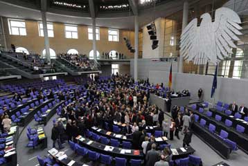 Εγκρίθηκε από το γερμανικό Κοινοβούλιο η συμμετοχή στο πακέτο σωτηρίας του ευρώ