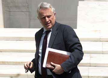 Αλλαγές στο πειθαρχικό δίκαιο των δημοσίων υπαλλήλων προωθεί το ΥΠΕΣ