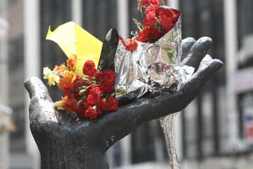 Εκδηλώσεις μνήμης στη Θεσσαλονίκη για τα 47 χρόνια από τη δολοφονία του Γρ.Λαμπράκη