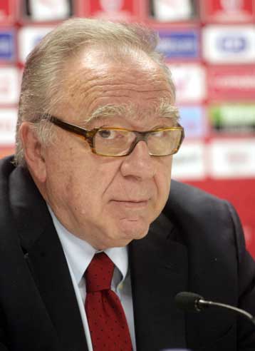 Ενοχλημένος ο Κόκκαλης από τον… επιθετικό Μαρινάκη