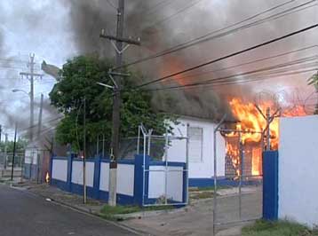 Σφοδρές συγκρούσεις ανάμεσα στην αστυνομία και ένοπλες συμμορίες στη Τζαμάικα