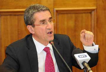 Για νέες επώδυνες αλλαγές στο Ασφαλιστικό, με σύνταξη στα 40 χρόνια, πιέζει η «τρόικα»