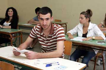 Με Νεοελληνική Γλώσσα, Λογοτεχνία και Μαθηματικά συνεχίζονται οι Πανελλαδικές