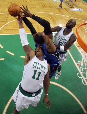 «Ζωντάνεψαν» οι Μάτζικ και μείωσαν σε 3-1 τους Σέλτικς