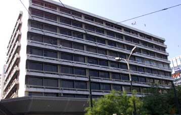 «Ξήλωμα» εφοριακών και μετακινήσεις προσωπικού προωθεί το υπουργείο Οικονομικών