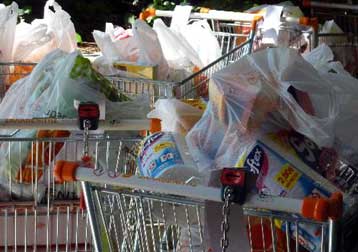 Σταθερή στην πρωτιά της ακρίβειας η Ελλάδα και τον Απρίλιο