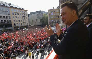 Η Μπάγερν θέλει να κρατήσει στο Μόναχο τον Φαν Χάαλ