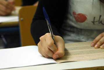 Να απέχουν από τα καθήκοντά τους στις 28 Μαΐου καλεί τους βαθμολογητές η ΟΛΜΕ