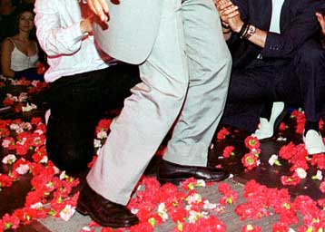 «Οδοιπορικό» του Time στις ελληνικές πίστες με φόντο την οικονομική κρίση