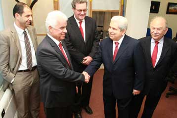 Το περιουσιακό συζητήθηκε στην πρώτη συνάντηση Χριστόφια-Έρογλου