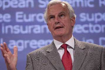 Την επιβολή φόρου «διαχείρισης κρίσεων» στις τράπεζες προτείνει η Κομισιόν