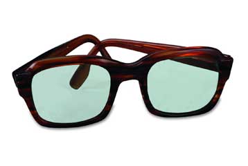 Τα πολυεστιακά γυαλιά «αυξάνουν τον κίνδυνο πτώσης στους ηλικιωμένους»