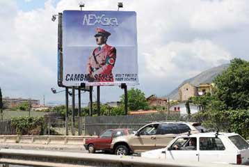 Διαφήμιση με τον Χίτλερ στα… ροζ ξεσηκώνει αντιδράσεις στη Σικελία